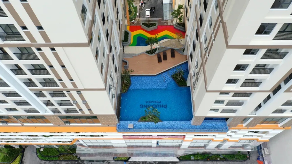 Hồ bơi trên cao Phú Đông Premier