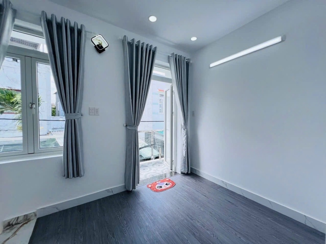 Mặt tiền  kinh doanh buôn bán ổn áp- kdc an ninh- tặng full nội thất